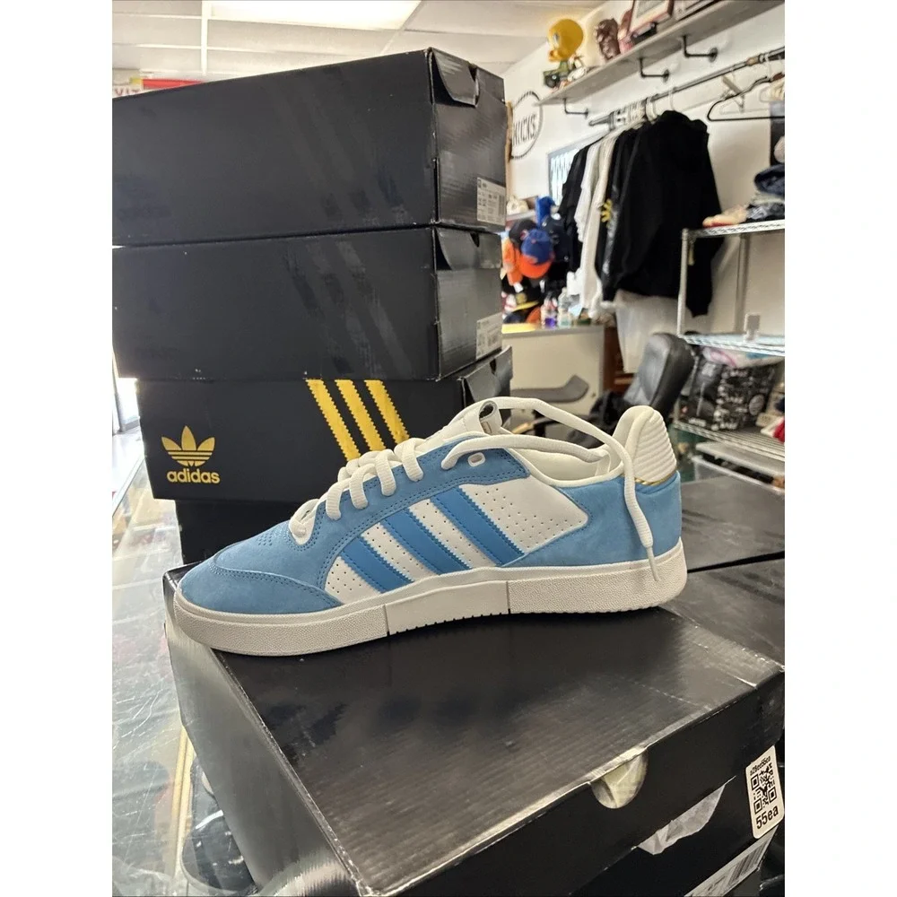 adidas tyshawn low